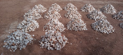 Concassage de cailloux sauvages : Un gagne-pain des femmes de Koudougou et des villages environnants