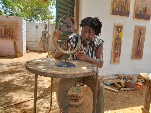 La folie de l’art : Une idée originale d’un artiste peintre vivant à Koudougou
