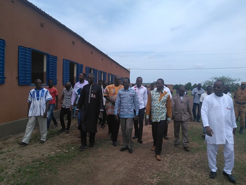 Infrastructures éducatives au Burkina : Le ministre Jean Martin Coulibaly demande la reprise des travaux du CEG de Koukouldi